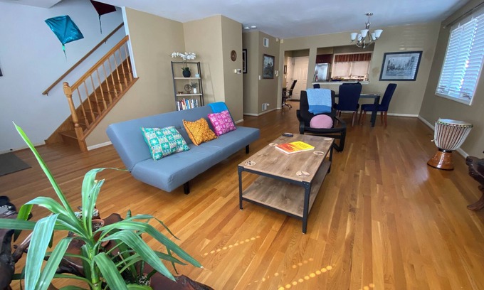 Irving Park Casa | Pulaski Mahal - Spacious 3bed/2.5bath with Game Room. Close to Hwy, train.
