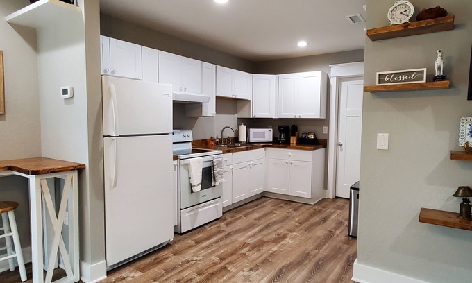 Manteo Apartamento | Family Guesthouse - 1 mile to Downtown Manteo