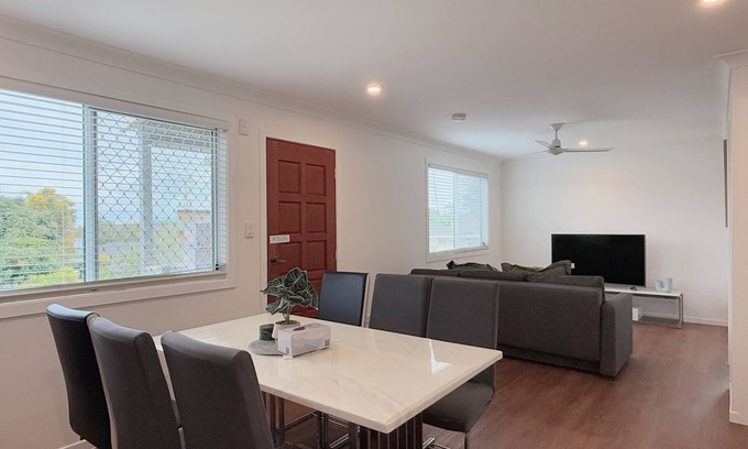 Sunnybank Hills Casa | Family Haven in Sunnybank | 2BR 2Bath/3 Beds