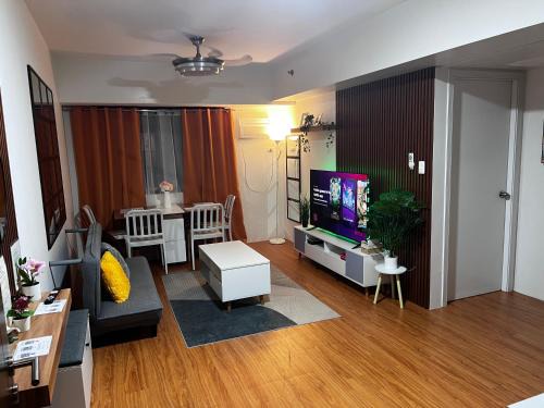 Silang Junction South Apartamento | Family Haven Serin West Tagaytay - 6 Pax - Taal View - Full Kitchen - FAST Wi-Fi