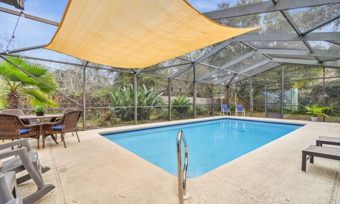 St. Augustine South Casa | Family HEATED POOL mins to dt/ beaches/inlet, 2 boat drops, pets ok