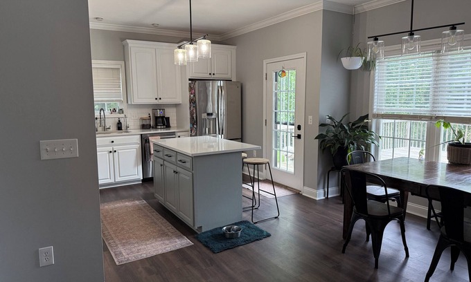 Troutville Casa | Family hiking w Pets, EV Charger+Peloton and Treadmill