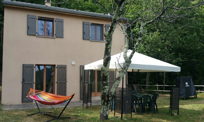 Saint-Frezal-de-Ventalon Casa | Casa familiar en Cévennes - Le Chareiral