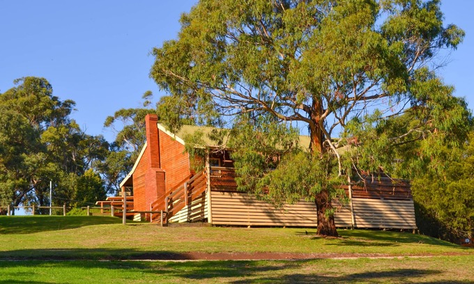 Shoreham Casa | Family Holiday Lodge - Red Hill South, Iluka Retreat