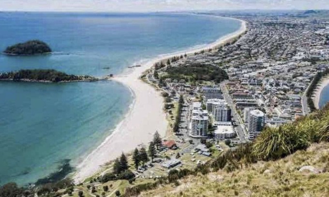 Mount Maunganui Cabaña | Family holiday home, LOCATION, LOCATION! Private & fenced. Tay Rustic Cottage