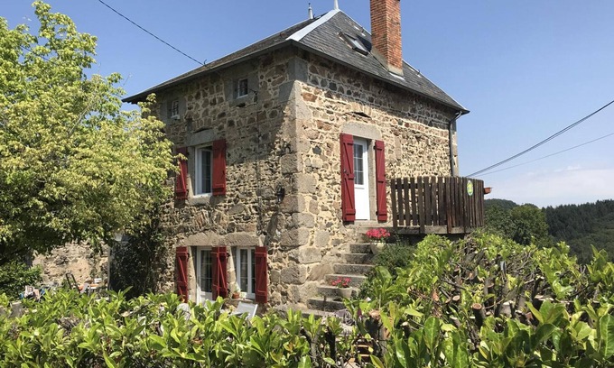 Ferrieres-sur-Sichon Cabaña | Casa familiar con jardín cerrado, chimenea, mascotas permitidas e internet en Ferrières-sur-Sichon