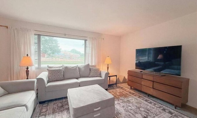 Willowick Casa | Family Home Across from Park & Pool Access
