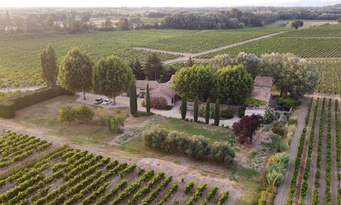 Tulette Casa | Family home amidst vineyards in Drôme provençale