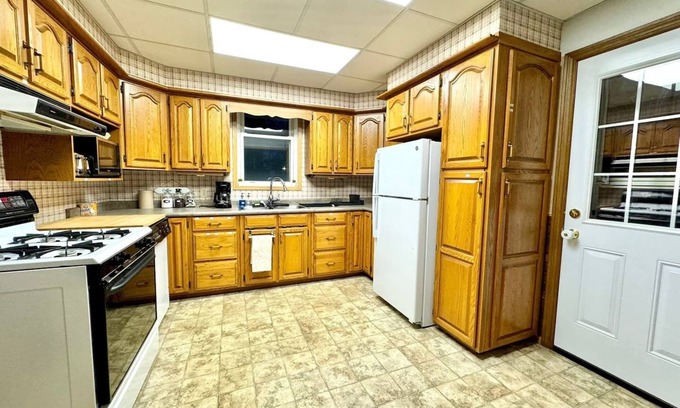Chatham-Kent Casa | Family Home - Close to watersports