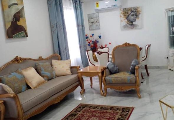 Teshie Apartamento | Family Home Court