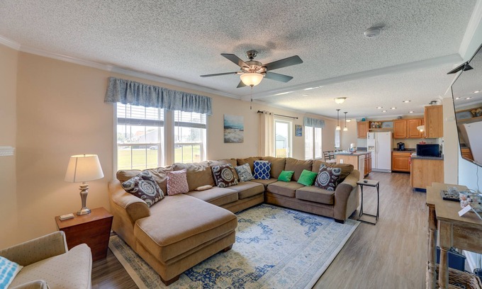 Carteret County Casa | Family Home + Fire Pit & Deck, 11 Miles to Beach!