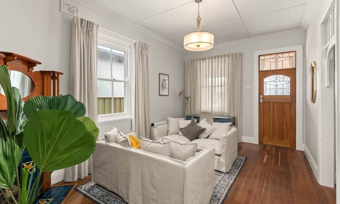 Mayfield Casa | Family Home in Mayfield with Stylish Interior