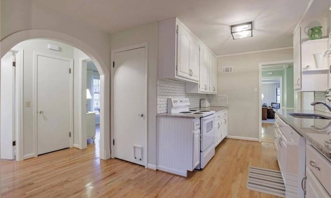 Roeland Park Casa | Family Home in the Heart of KC Minutes away from The Plaza, Westport, & P&L!