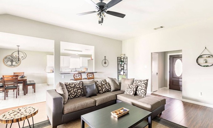 Southeast Arlington Casa | Family Home| Large Patio| Game Room| AT&T Stadium