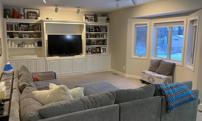 Mendota Heights Casa | Family home near airport, parks, MOA, both downtowns, Childrens/regions hospital