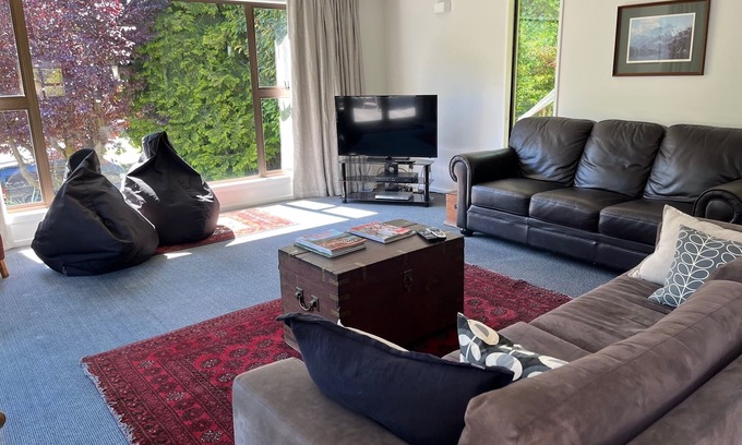 Arrowtown Casa | Family Home on Inverness - in the heart of Arrowtown!