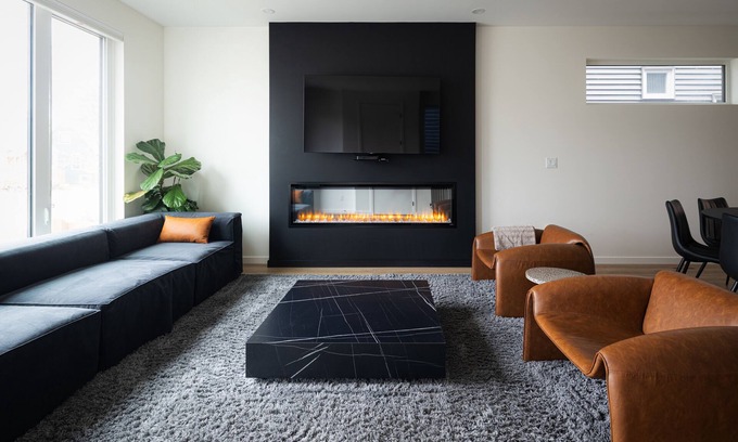 Southeast Edmonton Casa | Family Home | Rooftop Patio | King Bed | Fire Table | GYM