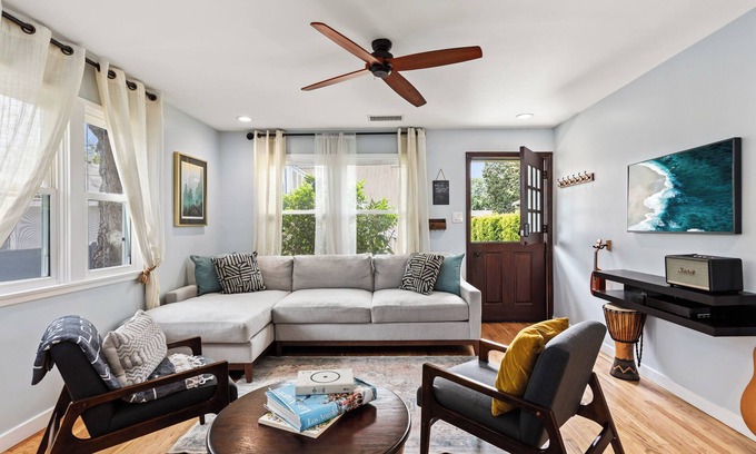 Zaferia Casa | Family Home w/Dedicated Workspace and EV Charger