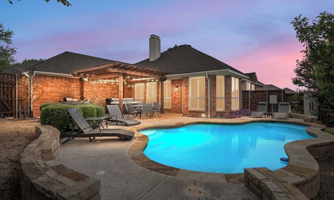 Southwest Carrollton Casa | Family Home w/ Pool & Hot Tub + Huge Gameroom