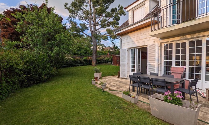 Bailly Casa | Family home with garden near Versailles