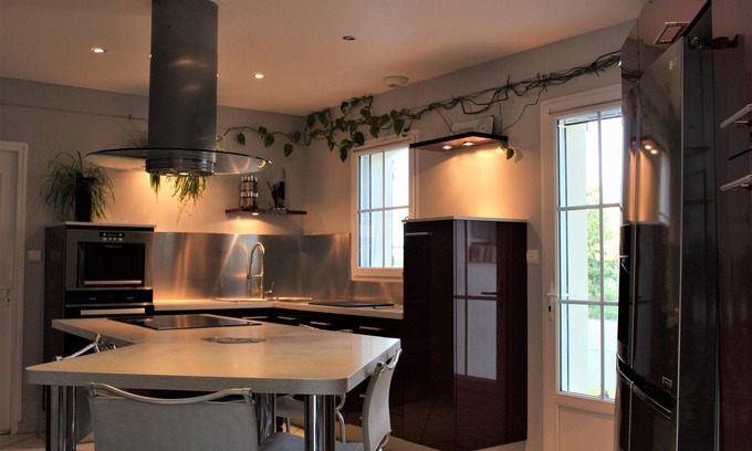 Saint-Valerien Casa | Family home with heated pool