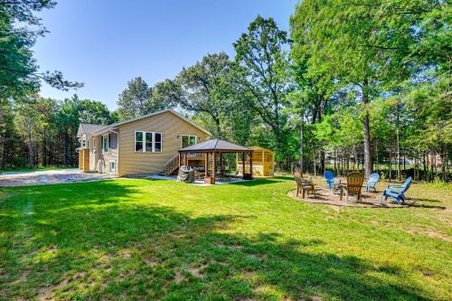 Arkdale Casa | Family Home with Hot Tub 2 Mi to Petenwell Lake!
