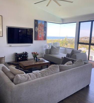 North Curl Curl Casa | Family home with pool and views