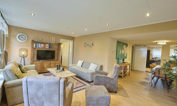Heijenrath Casa | Family home with private garden and hot tub