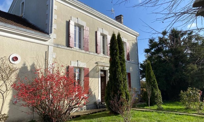 Chassaignes Casa | Family home with swimming pool in wooded grounds