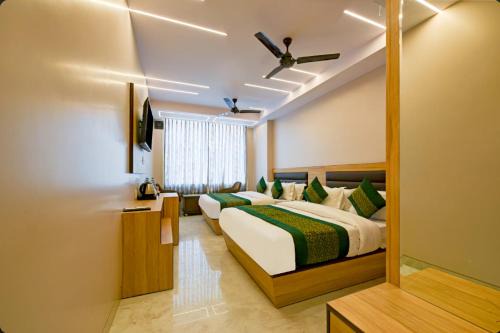 Paharganj Hotel | Family Hotel Express 66 New Delhi Railway Station Main Road