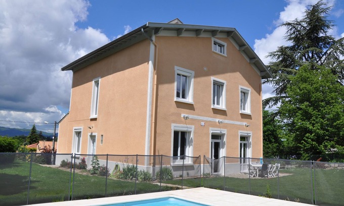 Sainte-Foy-les-Lyon Casa | Casa familiar con piscina a 3 km de Vieux Lyon, 6 habitaciones, 12 personas