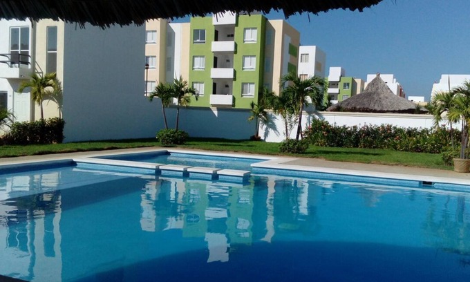 Acapulco Casa | Casa Familiar en Acapulco; 6 Recamara/baño, terraza/azador, 2coches y alberca