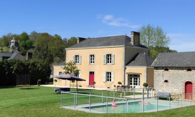 Chailland Casa | Family house 10 pers / Swimming pool/ Services +/ All inclusive.