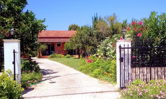 Melikia Casa | Family House beside the River