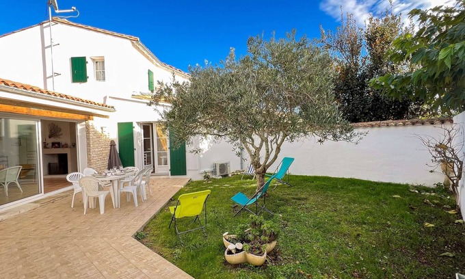 La Couarde-sur-Mer Casa | Family house in the center with garden