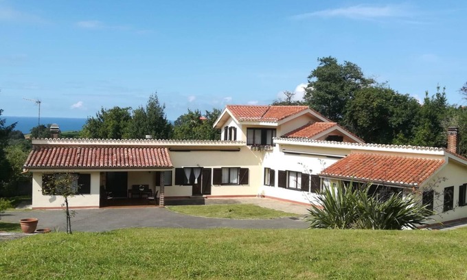Quintueles Chalet De Esquí | Casa familiar en hermosa finca a 5 minutos de la playa.
