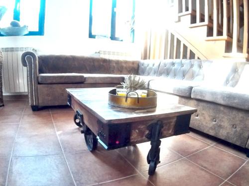 Castro Urdiales Casa | Family House near Otañes with Mountain View