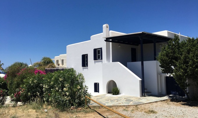 Naxos Casa | Votsalo casa familiar con 2 b / r, jardín privado, junto a la playa
