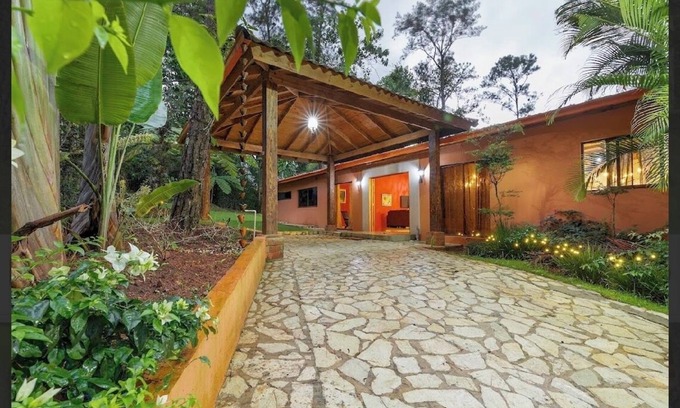 La Vega Province Cabina | Family house with beautiful patio and BBQ. Near rivers and waterfalls. Security