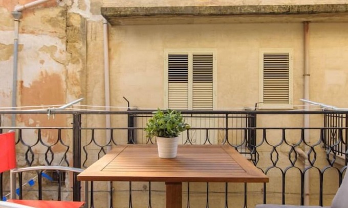 Castellammare del Golfo Apartamento | Family friendly spacious 3bed apartment in Castellammare del Golfo with WiFi AC