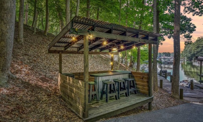 Westlake Corner Casa | Family Lakefront Oasis - Dock, Cabana, Game Room