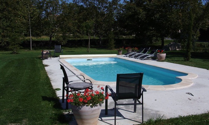 Meyronne Casa | FAMILIA ALOJAMIENTO AMPLIO COMODO 10 PERSONAS PISCINA PRIVADA