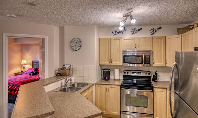 East Kootenay Apartamento | Family Mountain Condo | 5 min walk to beach | Pool