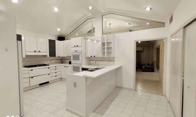 Fort Lee Casa | Family nice house with parking and front yard ,