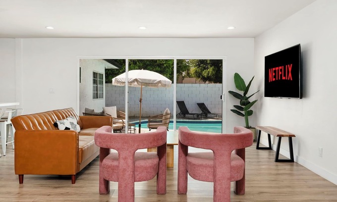 Santa Ana Casa | Family Oasis by Disneyland w/Pool + Fire Pit, Games