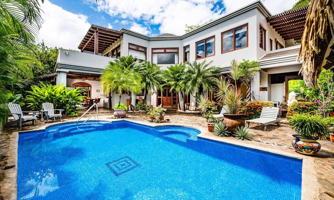 Tamarindo Casa | Family Paradise 6-BR Villa w/private pool Steps from Beach and Tamarindo Town