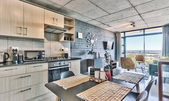 Milnerton Apartamento | Family Paradise in Milnerton! 2BR w/Pool area