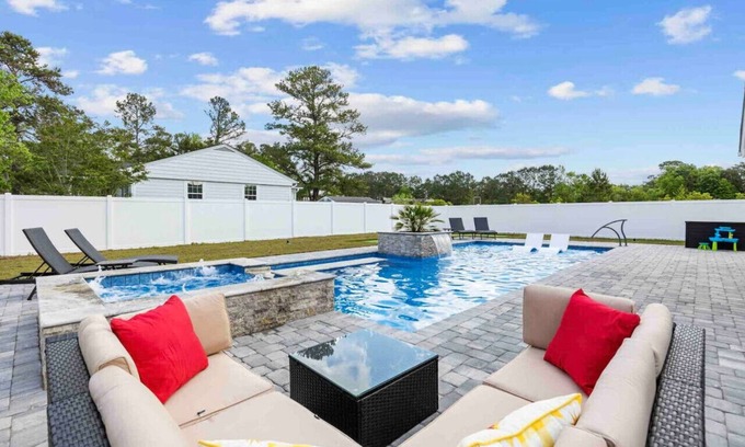 Socastee Casa | Family Paradise: Pool, Hot Tub, Putting Green & More