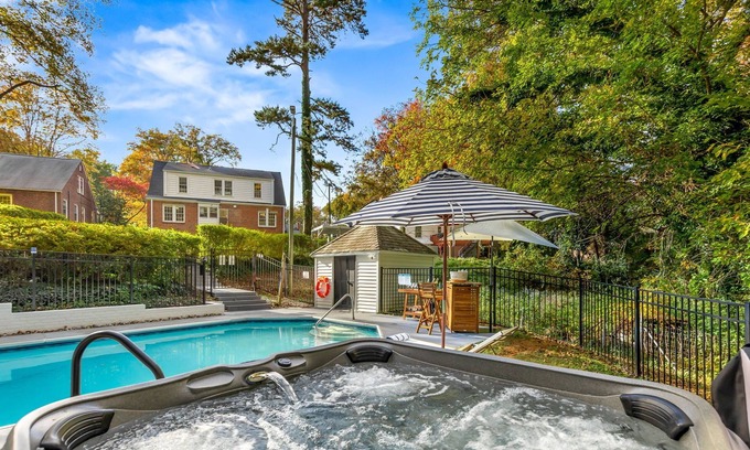 Lindley Park Casa | Family Peaceful Getaway w/ HotTub, FirePit, Pool! 12min to Sedgefield CC!