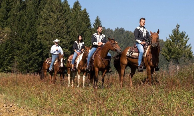 Kocevska Reka Casa | Familia y mascotas en Ranch Marina con caballos